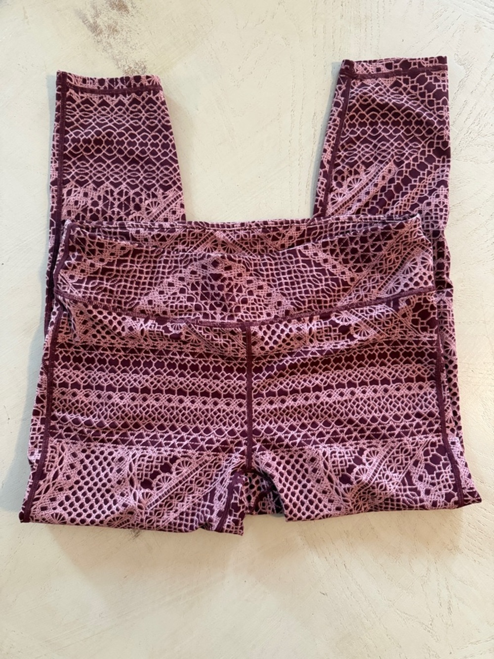 Fabletics Capri Lace-Pattern Leggings in Pink & Burgundy size large